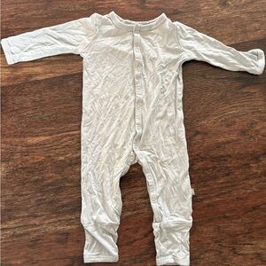 Kyte Baby Bamboo Snap Romper Sleepers Cloud Gray Neutral Gender Neutral 3-6 Mo